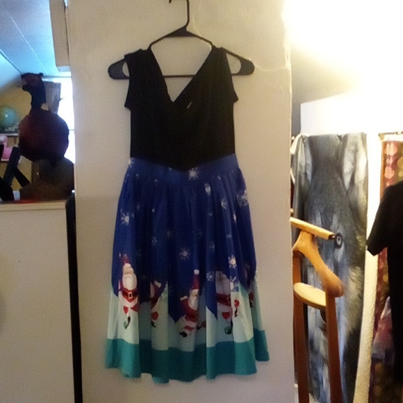 Santa Clause Holiday cocktail Dress fun & adorable! Size 6 TTS - Picture 5 of 10